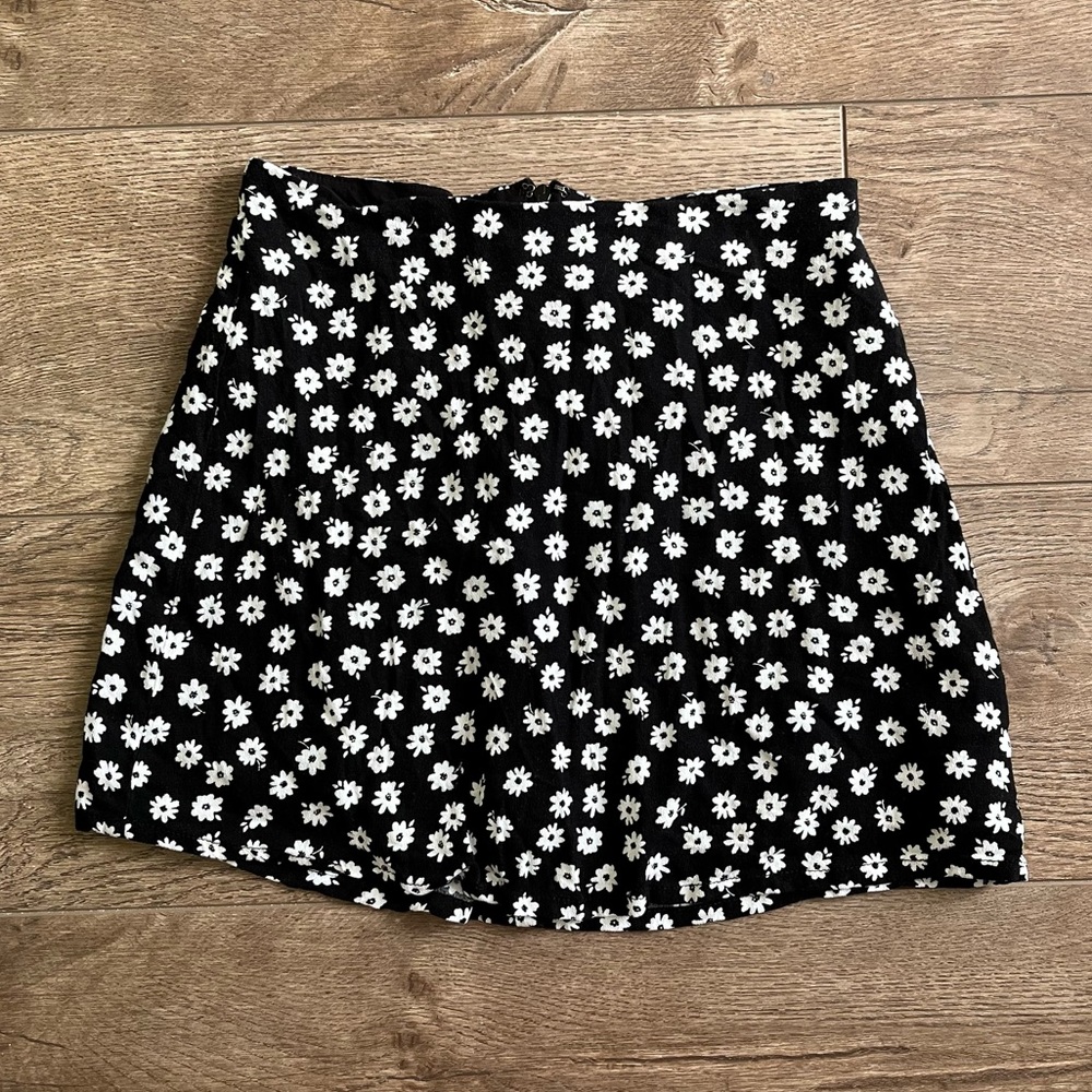 garage black and white floral mini skirt 🖤